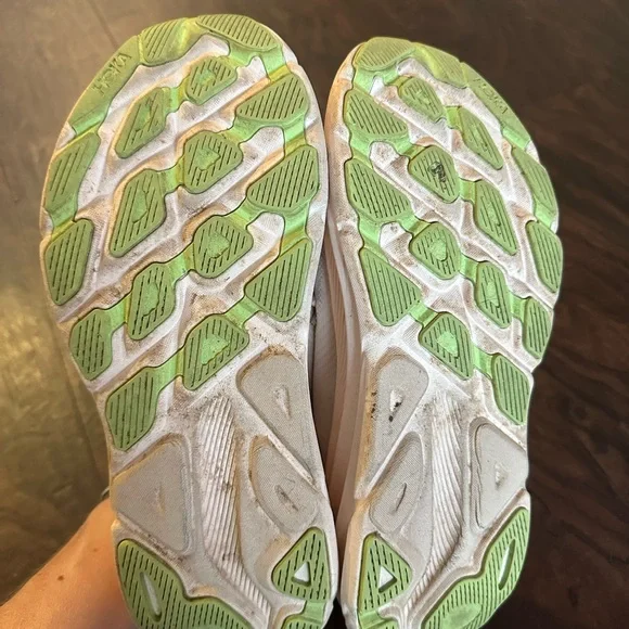 HOKA Clifton 9 - Size 9.5 - Picture 3 of 4